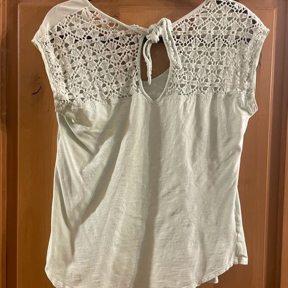 Aerie tee with a detailed back - Picture 2 of 3